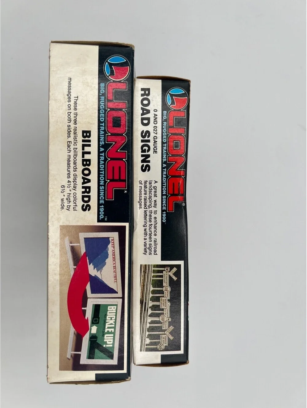 LOT Lionel Santa Fe Derrick Car, Southern Flat Car, Road Signs, & Billboards